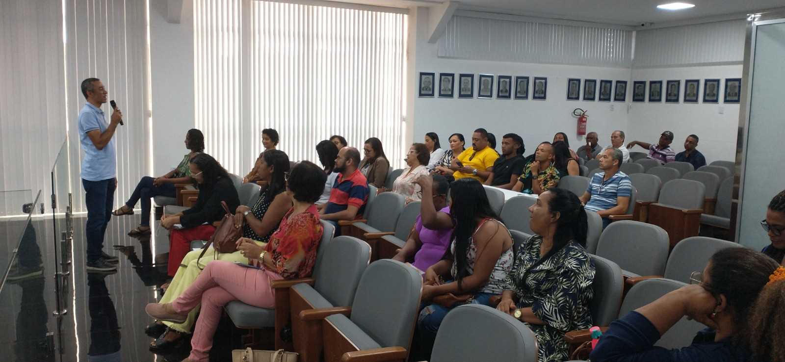 Camacã: Prefeito Paulo do Gás dá posse ao novo Conselho Municipal de Educação